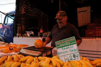  CAXIAS DO SUL, RS, BRASIL, 22/11/2019 - A tradicional Feira do Agricultor completa 40 anos. NA FOTO: Lair Ambrósio Schneider, feirante. (Marcelo Casagrande/Agência RBS)<!-- NICAID(14334508) -->
