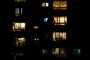 PORTO ALEGRE, RS, BRASIL, 27-03-2020: Vista de janelas de edifícios no bairro Cidade Baixa, em Porto Alegre, durante isolamento social por causa da pandemia de covid-19. (Foto: Mateus Bruxel / Agência RBS)Indexador: Mateus Bruxel<!-- NICAID(14465287) -->