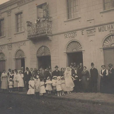 Casamento de João Domingos Peretti e Angelina Rovea, filha de Vicente Rovea, em 20 de dezembro de 1916.<!-- NICAID(10312423) -->