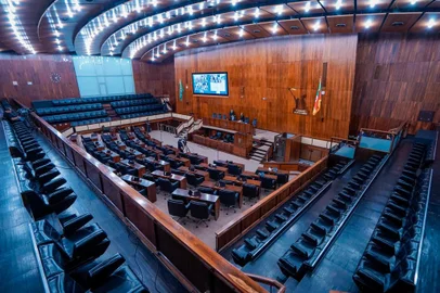  PORTO ALEGRE - 02/04/2020 - Pela primeira vez na história da Assembleia Legislativa gaúcha, o plenário realizou nesta quinta-feira votações de forma eletrônica e não presencial. A sessão deliberativa extraordinária foi conduzida pelo presidente da Casa, deputado Ernani Polo (PP), sozinho no plenário. A medida foi adotada como precaução diante da recomendação de isolamento social em meio à pandemia do coronavírusIndexador: Joel Vargas<!-- NICAID(14467809) -->