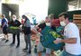 D'Alessandro, Dunga e Tinga fazem entrega de 10 toneladas de alimentos na Restinga