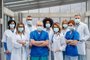 Group of doctors with face masks looking at camera, corona virus concept.A group of doctors with face masks looking at camera, corona virus concept.Fonte: 322150086<!-- NICAID(14472268) -->