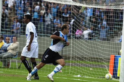 *** Arivaldo - Gremio x Corinthians 1 ***Time do Grêmio devolta a primeira divisão,disputando o seu (primeiro jogo do Campeonato Brasileiro de 2006) Grêmio  x  Corinthians no estádio Olímpico/jogador Alessandro comemora seu gol.