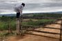 A agente de saúde Vania Schuaste, fotografada pela colega Daiane Coimbra em arroio dos Ratos. Pulou a cerca para vacinar dois idosos contra a gribem em suas casas. <!-- NICAID(14477171) -->
