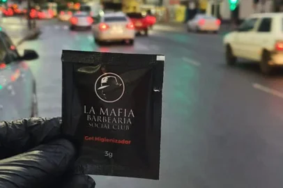 La Mafia está distribuindo saches de alcool gel nas ruas<!-- NICAID(14478357) -->