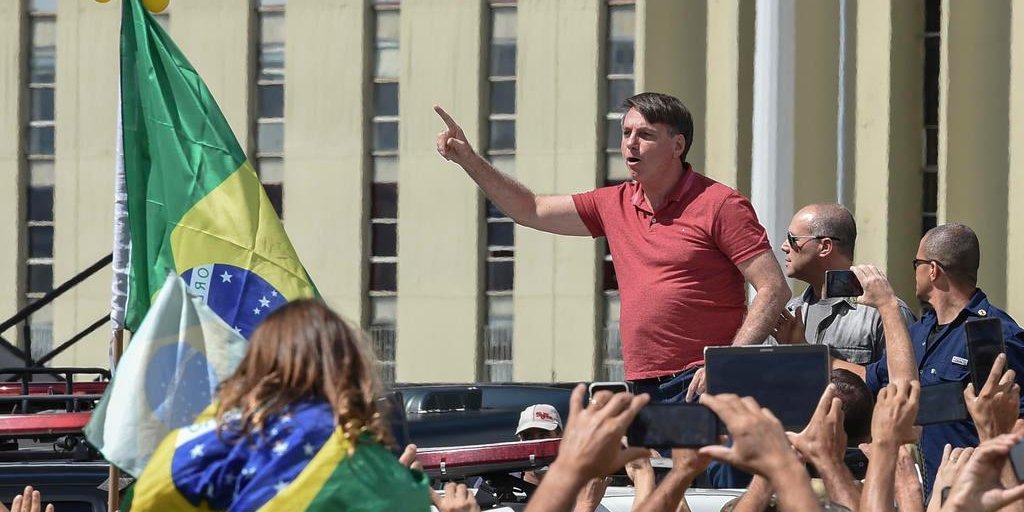 Resultado de imagem para bolsonaro no forte apache