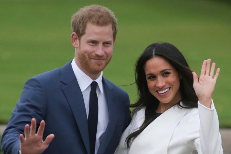  (FILES) In this file photo taken on November 27, 2017 Britains Prince Harry and his fiancée US actress Meghan Markle pose for a photograph in the Sunken Garden at Kensington Palace in west London on November 27, 2017, following the announcement of their engagement.Prince Harry, who marries US former actress Meghan Markle on May 19, 2018 has been transformed in recent years from an angry young man into one of the British royal familys greatest assets. / AFP PHOTO / Daniel LEAL-OLIVASEditoria: HUMLocal: LondonIndexador: DANIEL LEAL-OLIVASSecao: imperial and royal mattersFonte: AFPFotógrafo: STR<!-- NICAID(13551311) -->