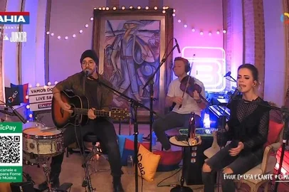 Live de Sandy e Junior no YouTube, com a presença de Lucas Lima, teve um quadro do artista plástico gaúcho Flávio Scholler no cenário. Coluna Rede Social.<!-- NICAID(14483323) -->