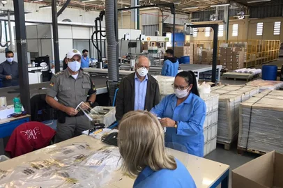 Grendene é uma das empresas que participa do grupo de trabalho liderado pela UCS para produção de EPIs para órgãos de saúde e de segurança no combate ao coronavírus. <!-- NICAID(14483838) -->