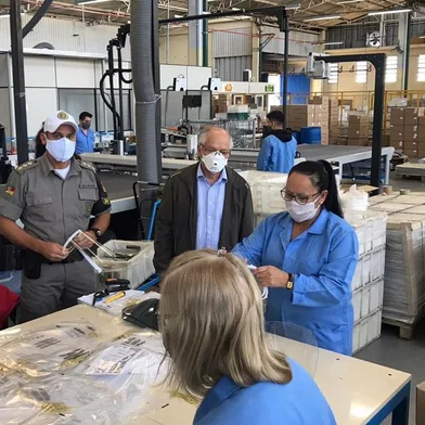 Grendene é uma das empresas que participa do grupo de trabalho liderado pela UCS para produção de EPIs para órgãos de saúde e de segurança no combate ao coronavírus. <!-- NICAID(14483838) -->