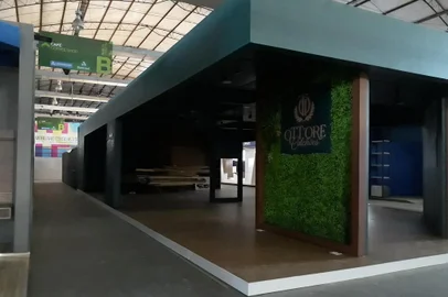  BENTO GONÇALVES, RS, BRASIL, 22/04/2020. Expositores da Movelsul mantêm seus estandes montados no Parque de Evento de Bento Gonçalves. (Sindmóveis, Divulgação)<!-- NICAID(14483722) -->