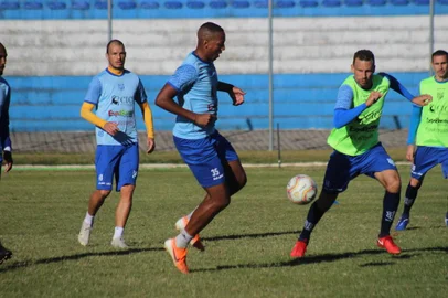 Esportivo retorna aos treinamentos após decreto municipal flexibilizar áreas<!-- NICAID(14479147) -->