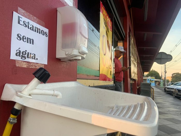 Rompimento de adutora deixa parte de Canoas sem água por quase 24 horas ...