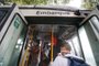  PORTO ALEGRE, RS, BRASIL, 28/04/2020- Ônibus deixam de permitir embarque de pessoas sem máscara. Foto: Lauro Alves / Agencia RBS<!-- NICAID(14487381) -->