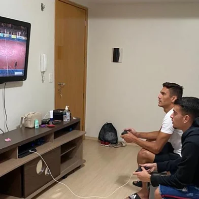 Jogadores do Juventude jogam videogame durante as férias<!-- NICAID(14487741) -->