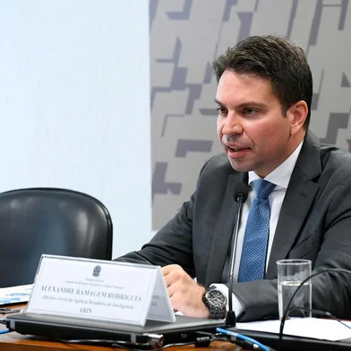  Indicado para exercer o cargo de diretor-geral da Agência Brasileira de Inteligência (Abin), Alexandre Ramagem Rodrigues; presidente da CRE, senador Nelsinho Trad (PSD-MS).Ã mesa, em pronunciamento, indicado para exercer o cargo de diretor-geral da AgÃªncia Brasileira de InteligÃªncia (Abin), Alexandre Ramagem Rodrigues.Foto: Marcos Oliveira/AgÃªncia SenadoLocal: BrasÃ­liaIndexador: Marcos OliveiraFonte: AgÃªncia SenadoFotógrafo: mo<!-- NICAID(14488046) -->