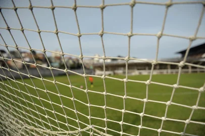  CAXIAS DO SUL, RS, BRASIL, 15/06/2019A presença das meninas nas escolinhas da dupla Ca-Ju. Aproveitando a temática Copa do Mundo, trataremos da representatividade feminina nos Clubes da cidade. meninas:Ana Cristina Borges da Silva (a maior, de 13 anos)Evellyn Maciel Machado (a goleira, de 10 anos)Luiza Tomé Paim (a menor, de 7 anos)(Lucas Amorelli/Agência RBS)<!-- NICAID(14124555) -->
