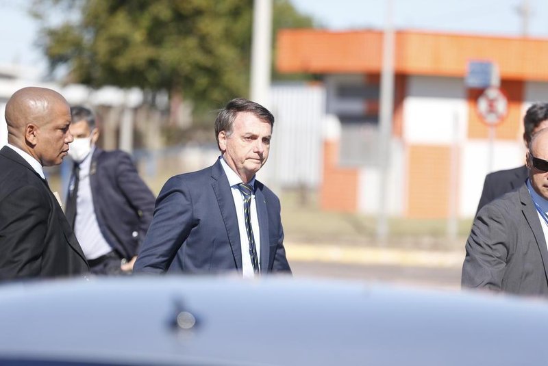  PORTO ALEGRE, RS, BRASIL,30/04/2020 Presidente Bolsonaro vem para troca no Comando Militar do Sul.  Salgado Filho. Foto: Lauro Alves / Agencia RBS<!-- NICAID(14489298) -->