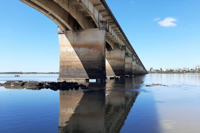 Rio Uruguai, em Uruguaiana, está com menos de um metro de profundidade