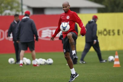  PORTO ALEGRE, RS, BRASIL, 12/09/2014: Jogador Wellington Silva durante treino do Internacional no CT Parque Gigante. (Foto: MATEUS BRUXEL/Agência RBS, Editoria Geral)<!-- NICAID(10822616) -->