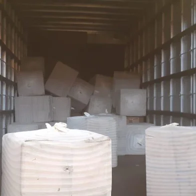 Carga de 127 mil maços de cigarros de origem ilegal estava num caminhão-baú, em Canoas