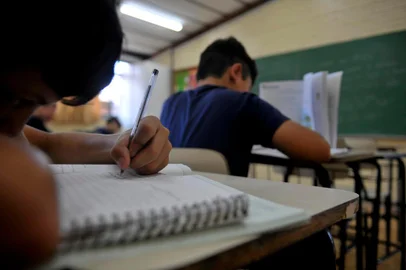  CAXIAS DO SUL, RS, BRASIL, 06/01/2020 - De 51 escolas da rede estadual de Caxias do Sul, 13 ainda não encerraram o ano letivo de 2019 devido à greve do magistério. Dessas, oito permanecem com greve parcial e cinco já começaram a recuperação das aulas. A exigência legal é de 200 horas/aula por ano. (Lucas Amorelli/Agência RBS)<!-- NICAID(14378550) -->