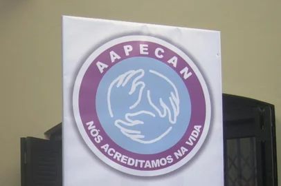 *** 07/27-claudio- telemarketing na AAPECAN  ***Central de telemarketing da Associação de Apoio a pessoas com Câncer (AAPECAN).<!-- NICAID(1256503) -->