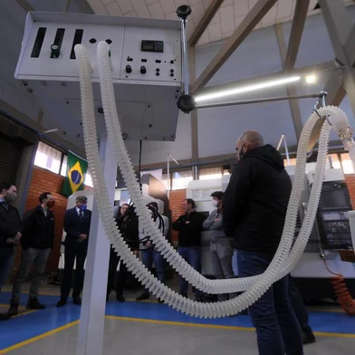  CAXIAS DO SUL, RS, BRASIL, 08/05/2020 -  Fundação Universidade de Caxias do Sul e o grupo de engenheiros e empresários envolvidos no projeto de desenvolvimento de um ventilador pulmonar, coordenado pelo TecnoUCS, vão fazer a entrega dos três primeiros equipamentos para o Hospital Geral. (Marcelo Casagrande/Agência RBS)<!-- NICAID(14496006) -->