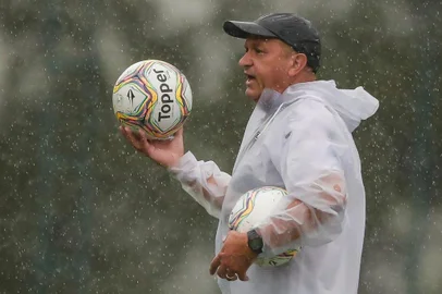 VESPASIANO / MINAS GERAIS / BRASIL 03.03.2020 Treino na Cidade do Galo, na foto auxiliar James Freitas