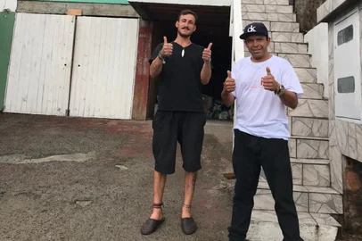 A última quarta-feira (13-05) foi um dia de alegria para a equipe do Centro de Referência Especializado de Assistência Social para pessoas em situação de rua, o Centro Pop Rua. Dois usuários atendidos no abrigo especial montado nos Pavilhões da Festa da Uva deixavam o local para ter o próprio endereço, em uma casa alugada. <!-- NICAID(14499924) -->