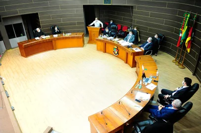  FARROUPILHA, RS, BRASIL, 15/05/1020. Sessão Extraordinária da Câmara de Vereadores de Farroupilha realiza análise e julgamento do processo de impeachment do prefeito Claiton Gonçalves. (Porthus Junior/Agência RBS)<!-- NICAID(14501253) -->