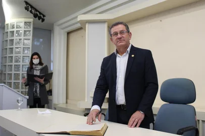 Vice toma posse depois de cassação de Claiton Gonçalves em Farroupilha<!-- NICAID(14501658) -->