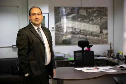  PORTO ALEGRE, RS, BRASIL - Cláudio Oliveira, novo Diretor Presidente do Grupo Hospitalar Conceição. (Foto: Jefferson Botega/Agencia RBS)Indexador: Jeff Botega<!-- NICAID(14502591) -->