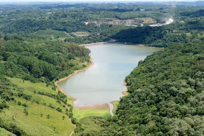 Baixo nível da barragem Maestra causa coloração da água em bairros da zona norte de Caxias<!-- NICAID(14502903) -->