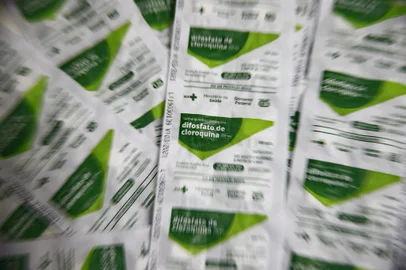  PORTO ALEGRE, RS, BRASIL, 22-05-2020: Cartelas das medicações Difosfato de Cloroquina, e Sulfato de Hidroxicloroquina, distribuídas na rede pública de saúde pelo SUS (FOTO FÉLIX ZUCCO/AGÊNCIA RBS, Editoria de Notícias).<!-- NICAID(14505866) -->
