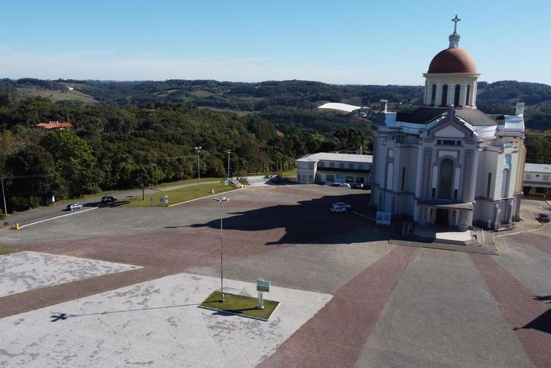  FARROUPILHA, RS, BRASIL, 15/05/2020. Santuário de Nossa Senhora de Caravaggio, vistas aéreas (drone). (Porthus Junior/Agência RBS)<!-- NICAID(14501089) -->