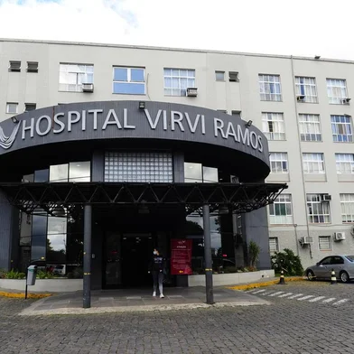  CAXIAS DO SUL, RS, BRASIL, 06/05/2020. Hospitais de Caxias do Sul enfrentam dificuldades financeiras em função da suspensão de cirurgias e exames eletivos por causa da pandemia. Na foto, fachada do Hospital Virvi Ramos. (Porthus Junior/Agência RBS)<!-- NICAID(14494007) -->