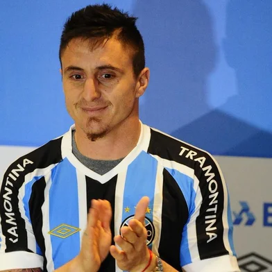  PORTO ALEGRE , RS , BRASIL , 11-03-2015 - Grêmio apresenta oficialmente o meia uruguaio Cristian Rodríguez (FOTO:RONALDO BERNARDI/AGENCIA RBS )<!-- NICAID(11254310) -->