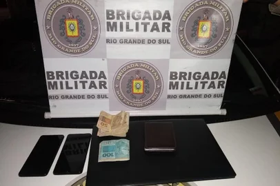 Detento que cumpria pena em prisão domiciliar é flagrado hospedado em hotel de  Bento Gonçalves <!-- NICAID(14509710) -->