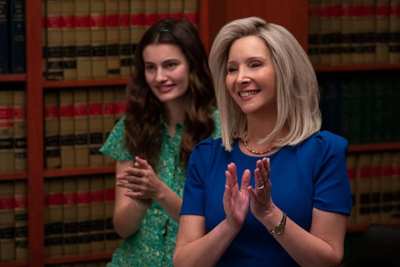 SPACE FORCE (L TO R) DIANA SILVERS as ERIN NAIRD and LISA KUDROW as MAGGIE NAIRD in episode 101 of SPACE FORCE Cr. AARON EPSTEIN/NETFLIX © 2020<!-- NICAID(14509715) -->