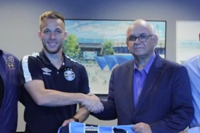 Arthur; Grêmio; Romildo Bolzan<!-- NICAID(13219234) -->