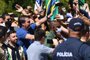  Brazilian President Jair Bolsonaro (L) greets supporters during a demonstration in Brasilia, on May 31, 2020 during the COVID-19 novel coronavirus pandemic. - Bolsonaro, who fears the economic fallout from stay-at-home orders will be worse than the virus, has berated governors and mayors for imposing what he calls the tyranny of total quarantine. Even as his country surpassed France to have the worlds fourth-highest death toll, Bolsonaro called for Brazils football season to resume. (Photo by EVARISTO SA / AFP)Editoria: HTHLocal: BrasíliaIndexador: EVARISTO SASecao: diseaseFonte: AFPFotógrafo: STF<!-- NICAID(14511820) -->
