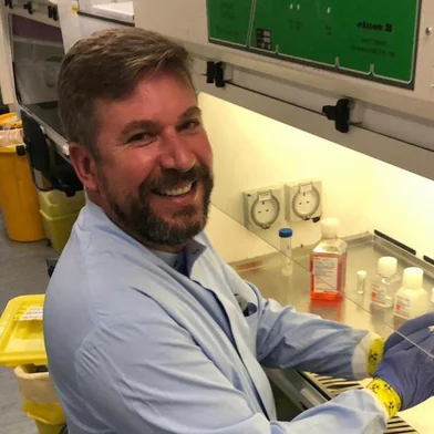  CAXIAS DO SUL, RS, BRASIL, 01/06/2020. Doação de plasma: tratamento experimental contra covid-19 é uma esperança de vencer a doença. Primeira transfusão foi realizada em 26 de maio no Hospital Virvi Ramos em Caxias do Sul.Pela primeira vez em mais de 20 anos de profissão, o professor do Departamento de Bioquímica da Universidade Federal do Rio Grande do Sul (UFRGS) e pesquisador da área de Biomedicina, Fabio Klamt, 44 anos, faz parte dos estudos que está acostumado a analisar. O porto-alegrense, que foi infectado em março, venceu a covid-19 e se dedicou a pesquisar métodos eficazes e seguros para combater a doença. (Arquivo Pessoal)<!-- NICAID(14512483) -->