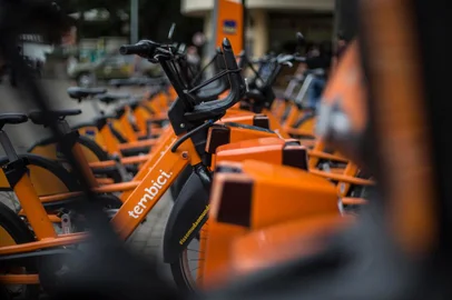  PORTO ALEGRE, RS, BRASIL - Adesão crescente e constante ao BikePoa. BikePoa número 01, em frente ao Mercado Público.Indexador: Jefferson Botega<!-- NICAID(13902035) -->