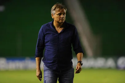 CAXIAS DO SUL, RS, BRASIL, 09/11/2018. Juventude x Ponte Preta, jogo válido pela 36ª rodada da série B do Campeonato Brasileiro e realizado no estádio Alfredo Jaconi. Na foto, técnico Luiz Carlos Winck. (Porthus Junior/Agência RBS)<!-- NICAID(13824421) -->