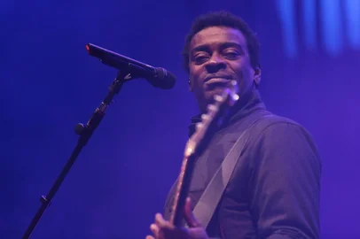  PORTO ALEGRE, RS, BRASIL - 12-06-2016 - Show de Ana Carolina e Seu Jorge. Após 11 anos encerram turnê em Porto Alegre, show ocorre no Antiteatro Beira-Rio. Na foto Seu Jorge. (FOTO: ANDRÉ ÁVILA/AGÊNCIA RBS)<!-- NICAID(12254781) -->