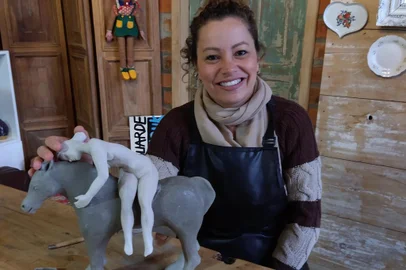 Artista plástica caxiense Daniela Antunes inaugura a série A Arte Não Para, em que o Sete Dias mostra como artistas da cidade estão produzindo na pandemia, suas dificuldades e soluções.<!-- NICAID(14517025) -->