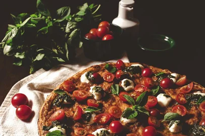 Galeto Mamma Mia começa a vender pizza. Na foto, pizza do sabor Margherita da Mamma. <!-- NICAID(14518351) -->
