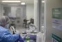 Em dois anos de coronavírus, variantes e vacinas moldaram fases da pandemia no Brasil e no mundo