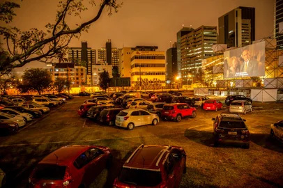  PORTO ALEGRE, RS, BRASIL - 11/06/2020Cinema drive-in inaugura no estacionamento da ADVB<!-- NICAID(14520836) -->